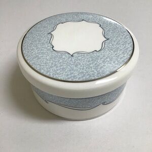 Wedgwood Porcelain Powder Box VENICE Trinket Jewelry Signed Vanity Boudoir Round